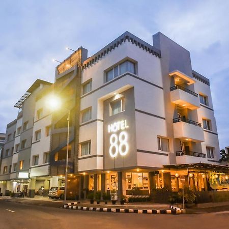 Hotel 88 Jember By Wh Exterior foto